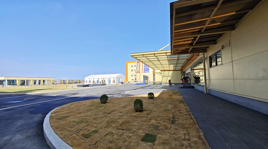 Wide-angle view of the completed EVE Energy Malaysia factory featuring roof, cleanroom, and external wall panels by BRD New Materials