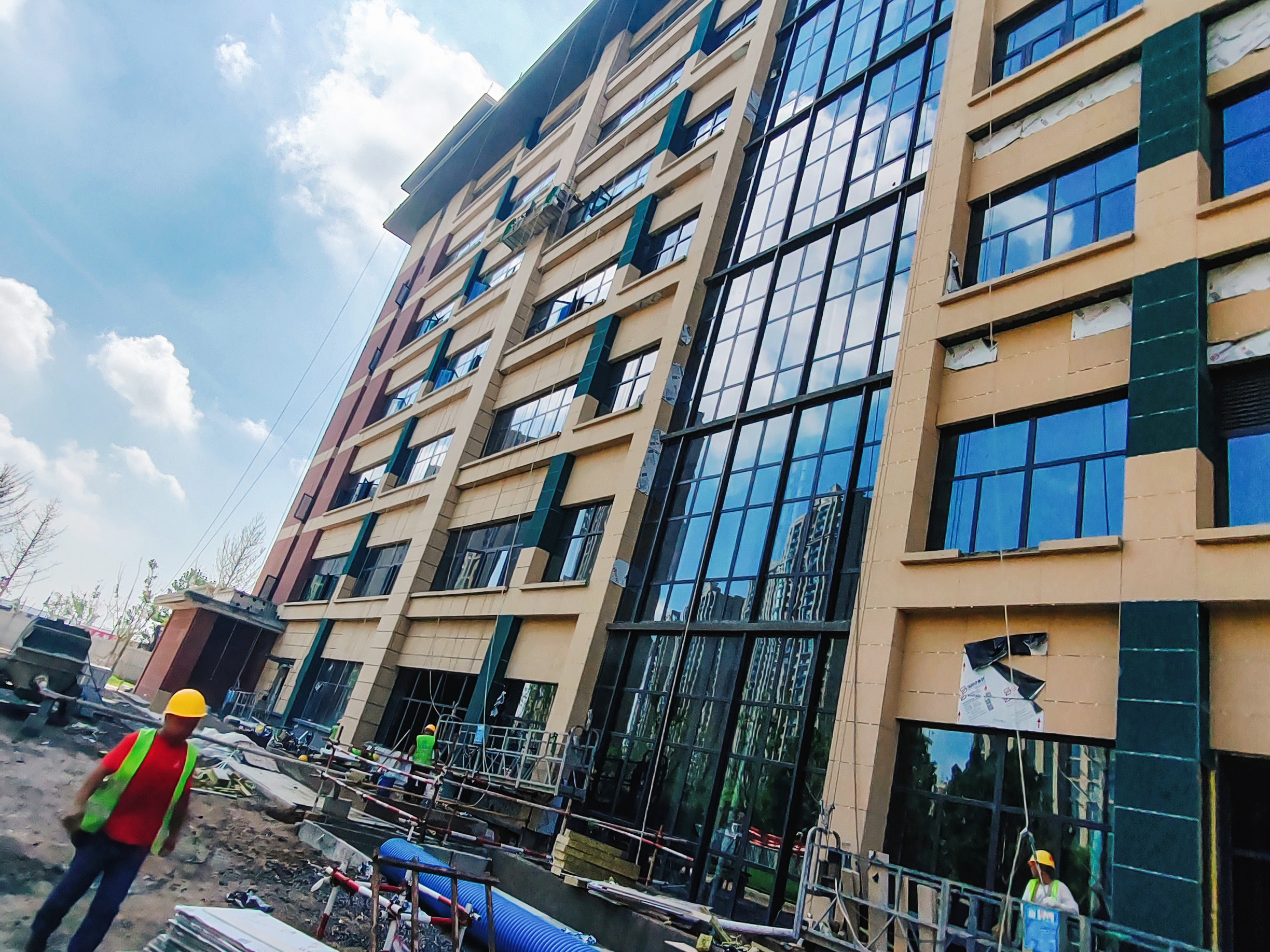 HUCM hospital exterior wall completed with BRD thermal insulation panels