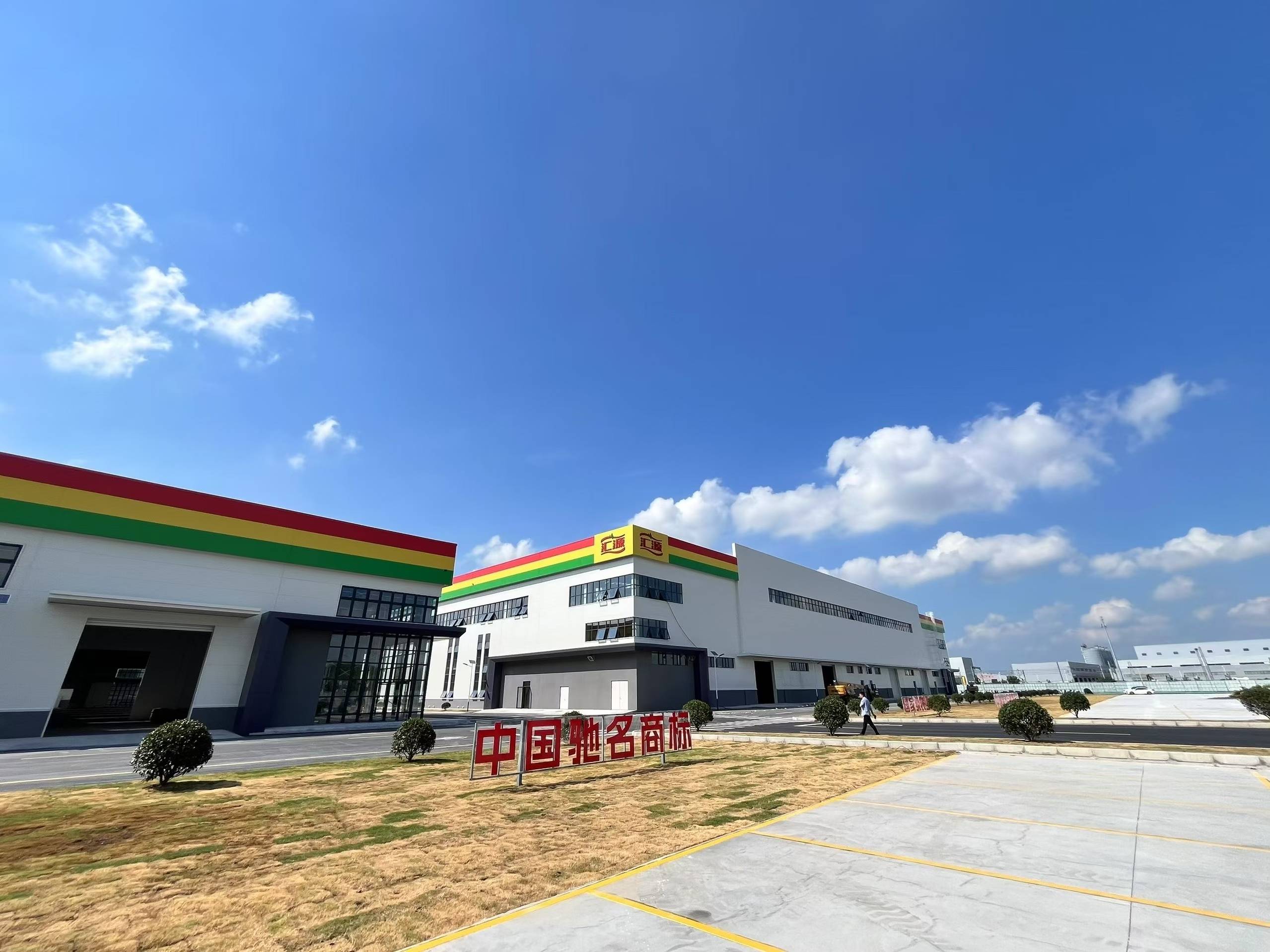Installation of PU-sealing Rockwool panels at Huiyuan juice factory
